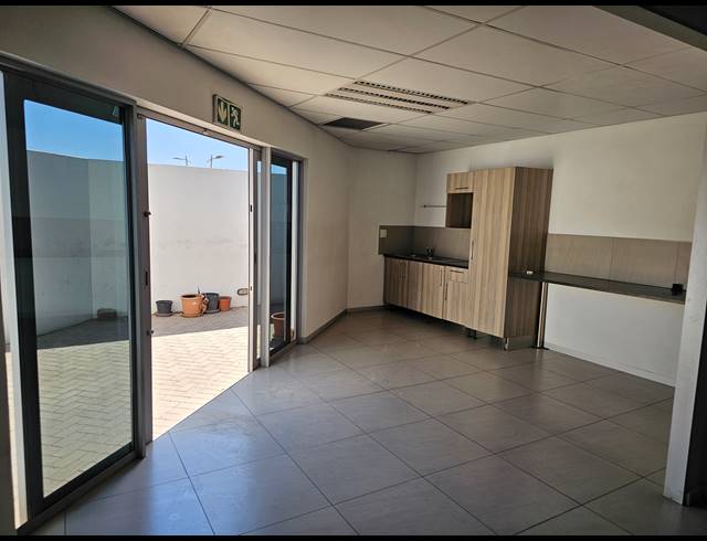 2,600M² FACTORY FOR SALE IN LANSERIA